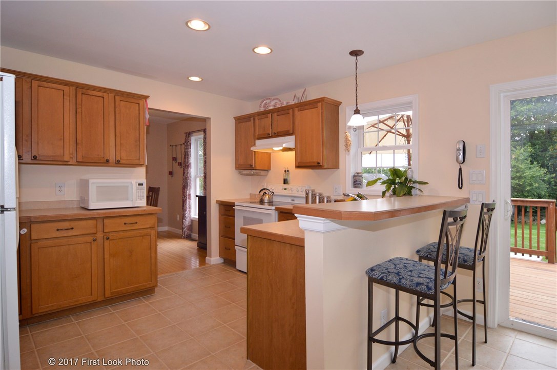 129 Ridge Lane Swansea, MA 02777 - Photo 3 of 31 Gallery Image 3