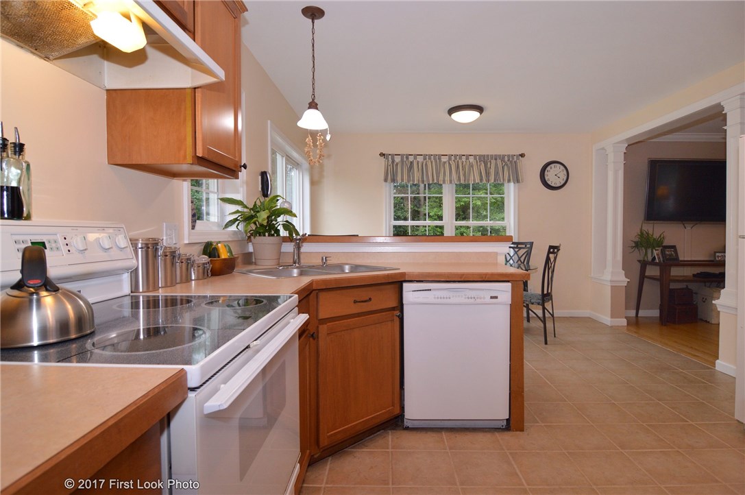 129 Ridge Lane Swansea, MA 02777 - Photo 5 of 31 Gallery Image 5