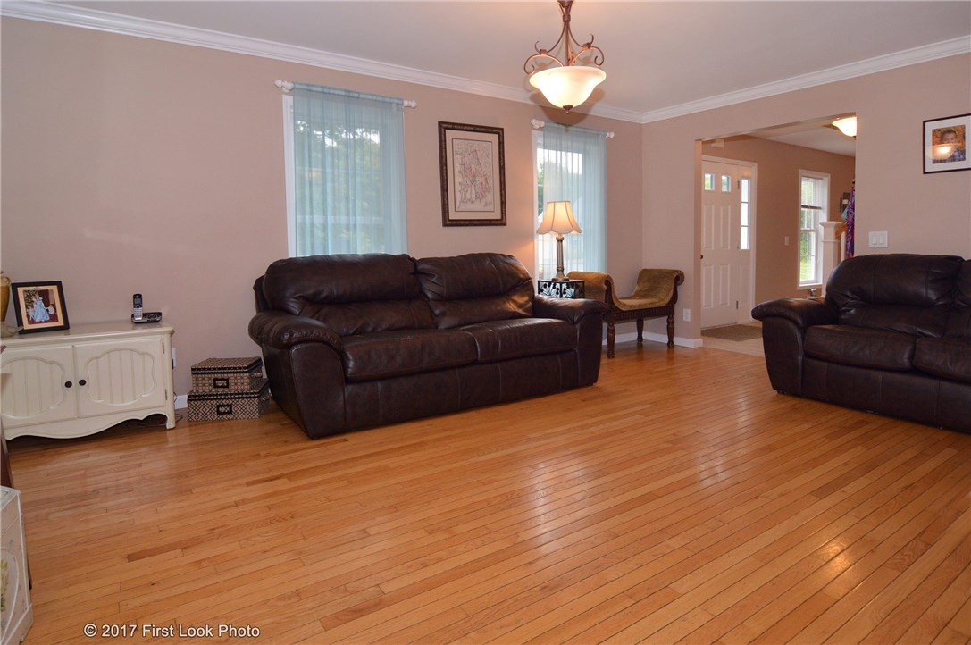 129 Ridge Lane Swansea, MA 02777 - Photo 8 of 31 Gallery Image 8