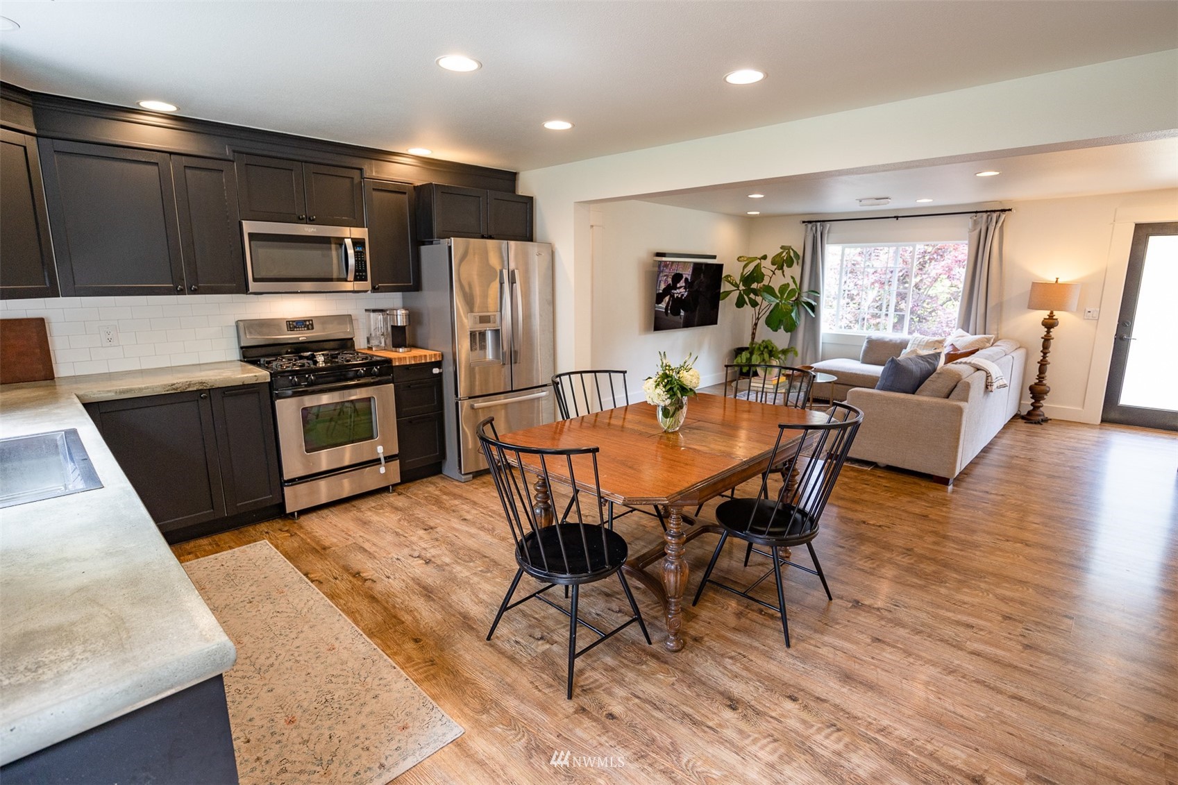 3609 Pine Road Northeast Bremerton, WA 98310 - Photo 9 of 39 Gallery Image 9