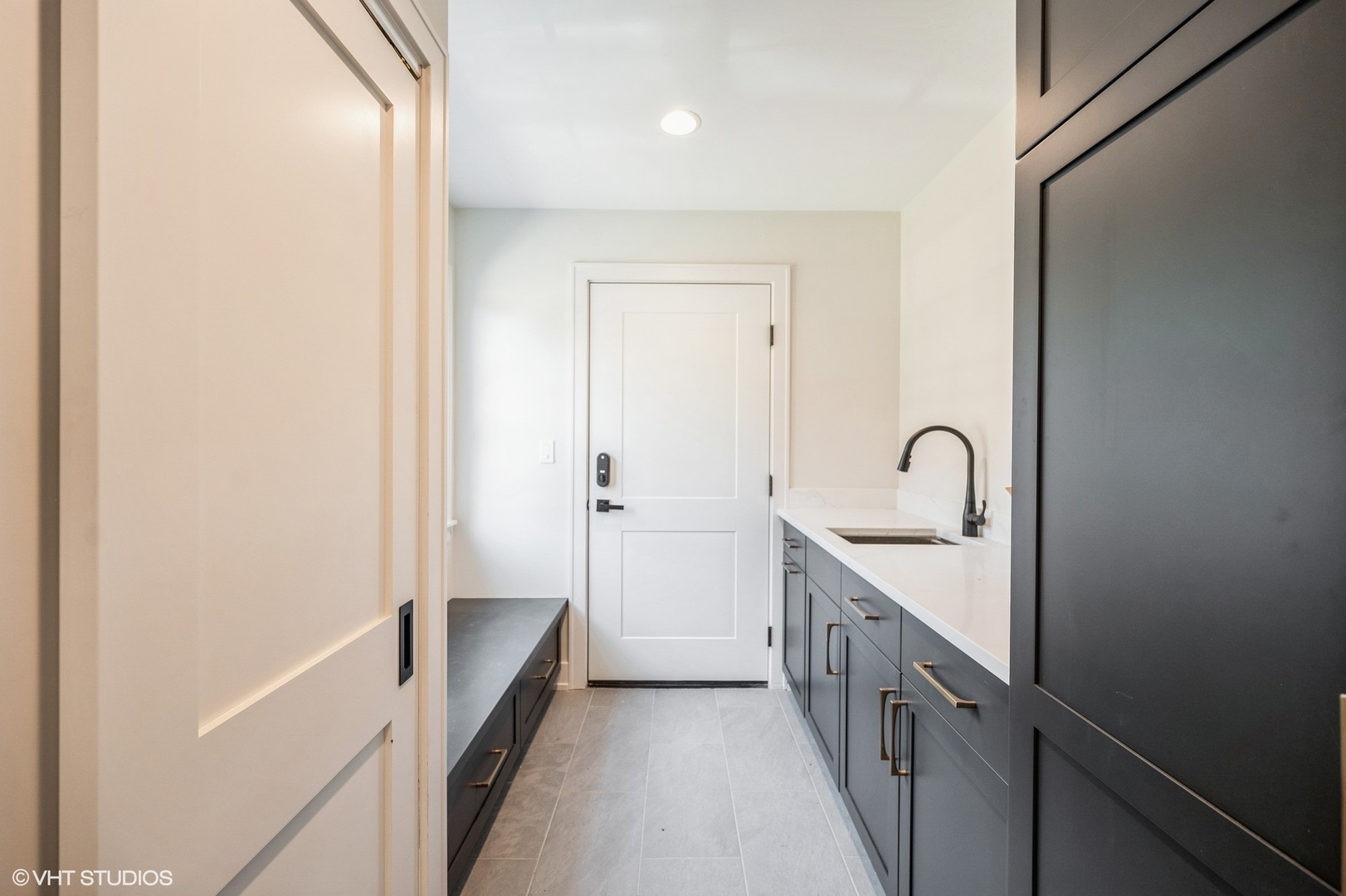 580 North Happ Road Northfield, IL 60093 - Photo 12 of 20 a bathroom with a sink and a bathtub