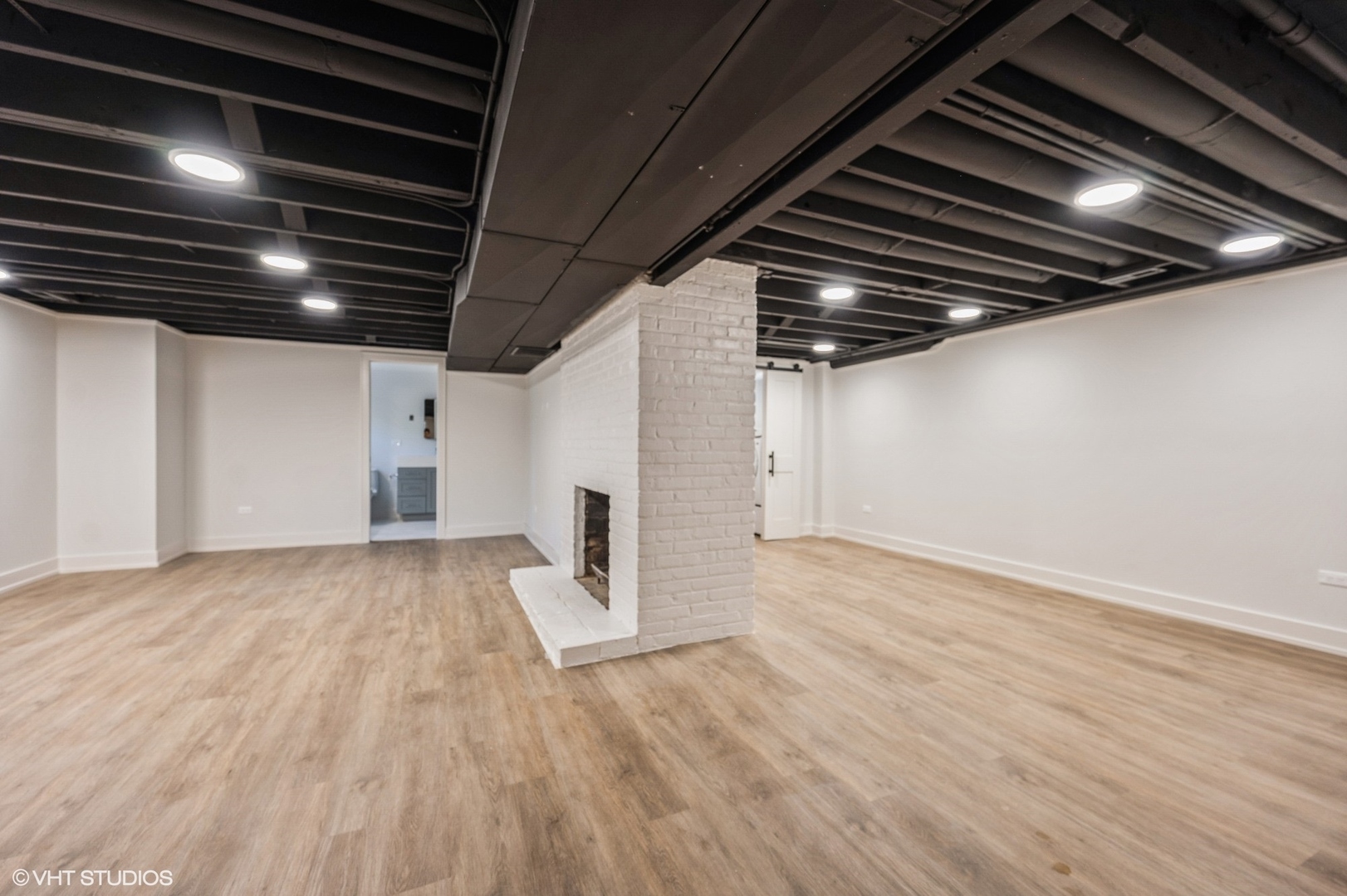 580 North Happ Road Northfield, IL 60093 - Photo 13 of 20 a view of empty room with wooden floor
