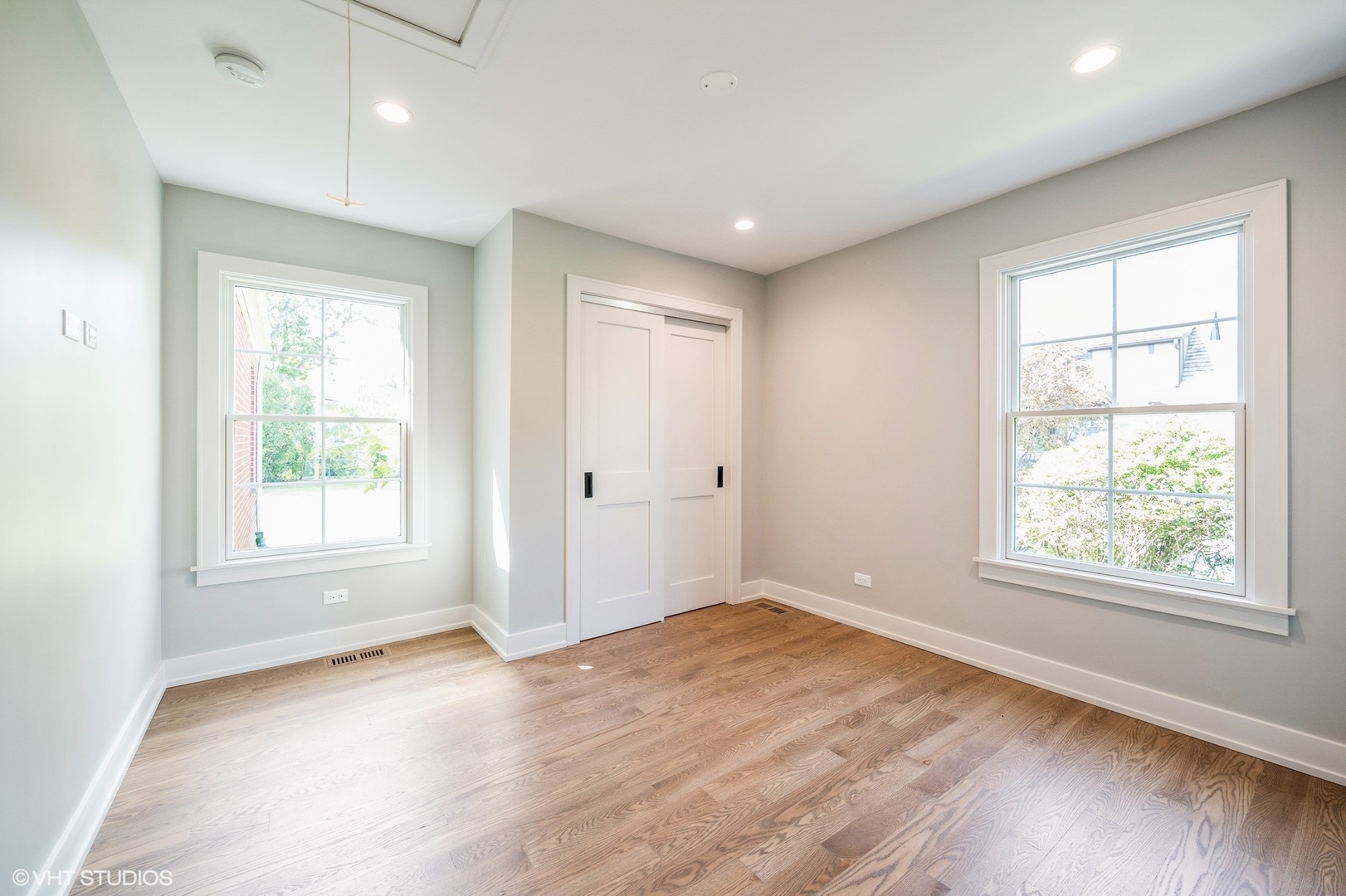 580 North Happ Road Northfield, IL 60093 - Photo 10 of 20 a view of empty room with wooden floor and fan