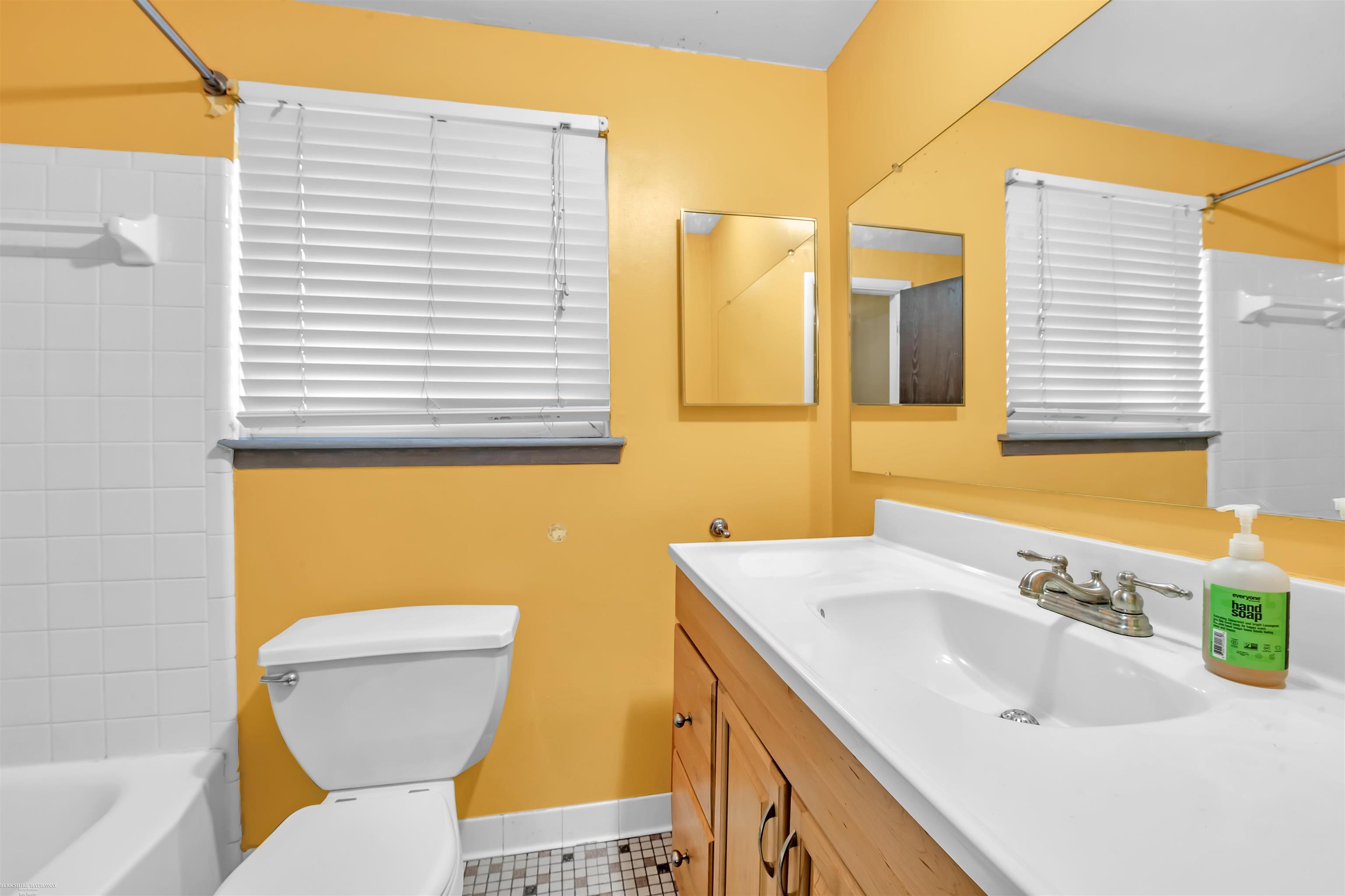 20349 15 Mile Road Clinton Township, MI 48035 - Photo 14 of 26 50098908-13.JPG
