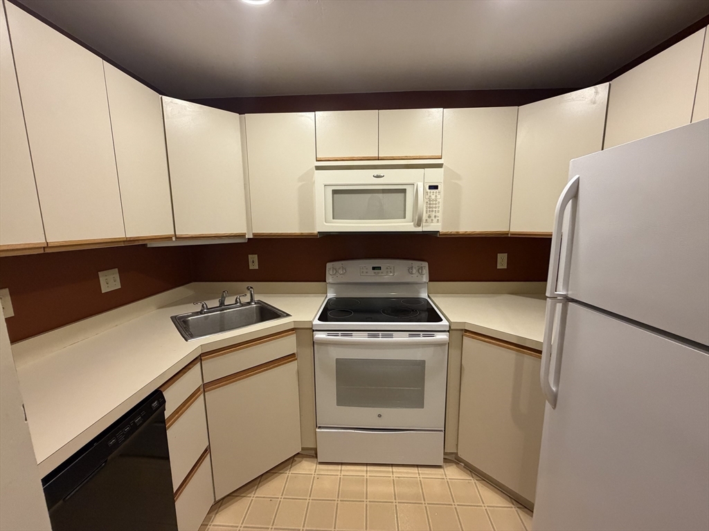 44 Elm Street, Unit 508 Worcester, MA 01609 - Photo 3 of 21