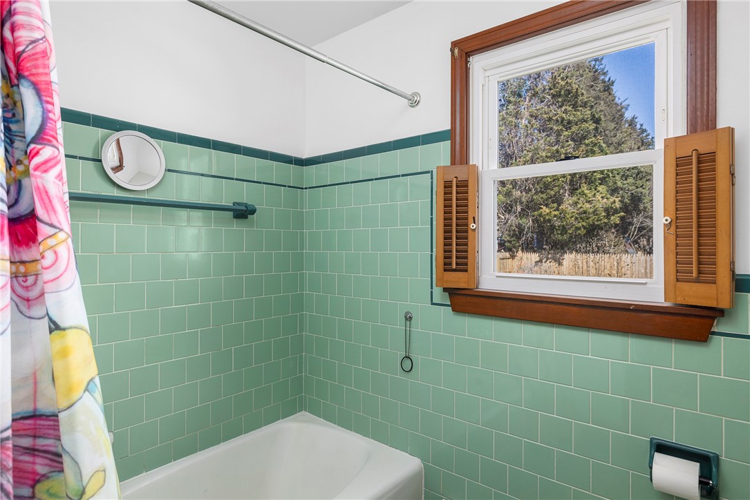 4 Fernwood Road Bristol, RI 02809 - Photo 16 of 34