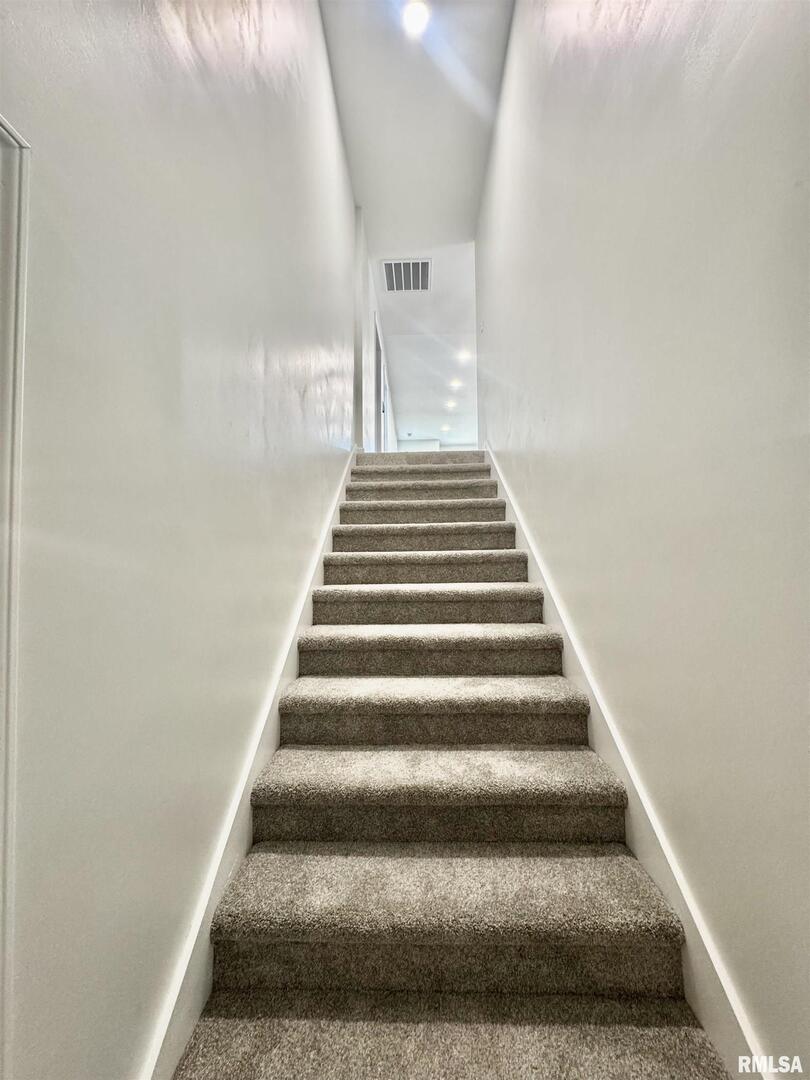 309 West Main Street Ewing, IL 62836 - Photo 32 of 37 a view of entryway