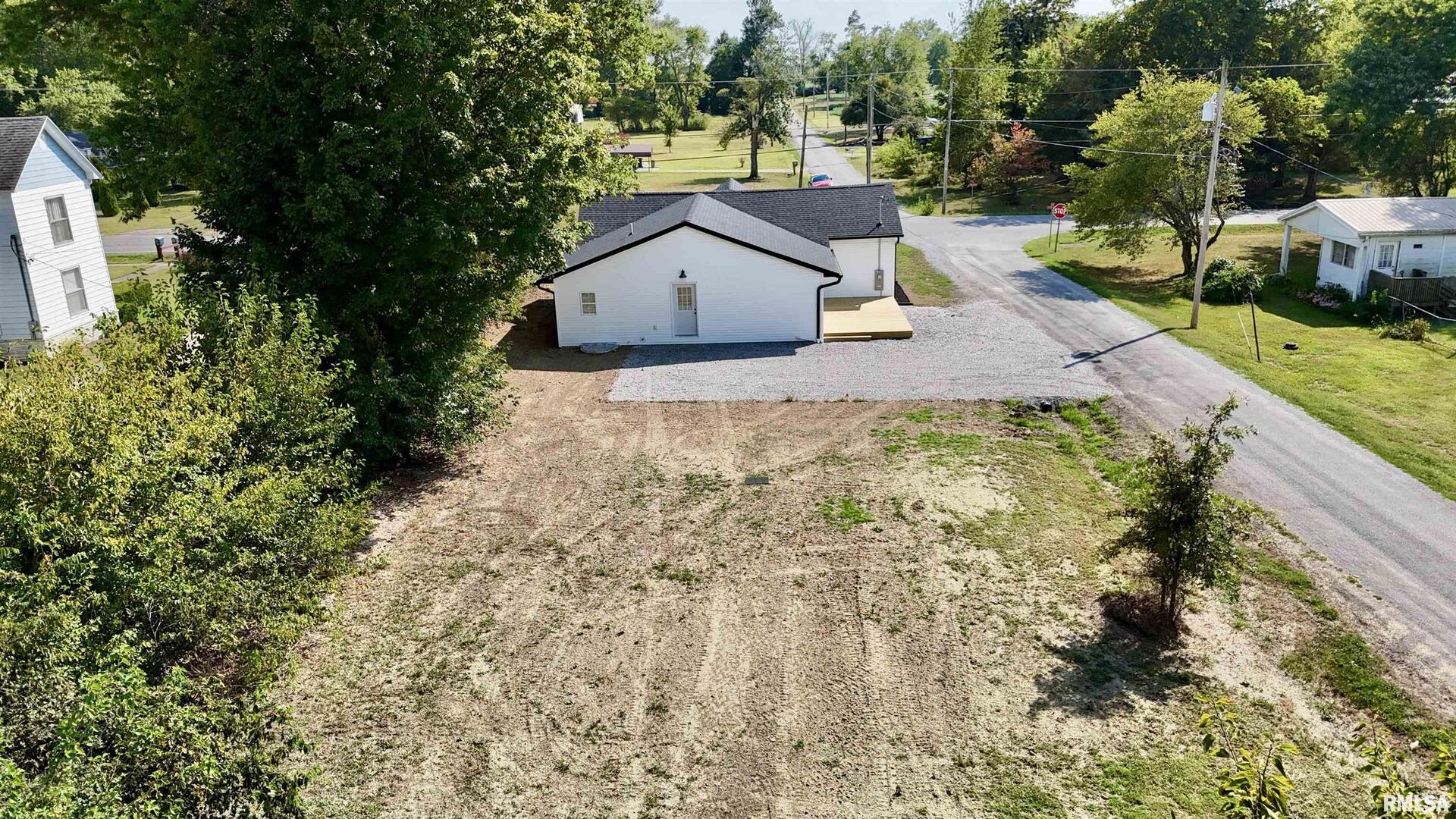 309 West Main Street Ewing, IL 62836 - Photo 4 of 37 a house view with a yard
