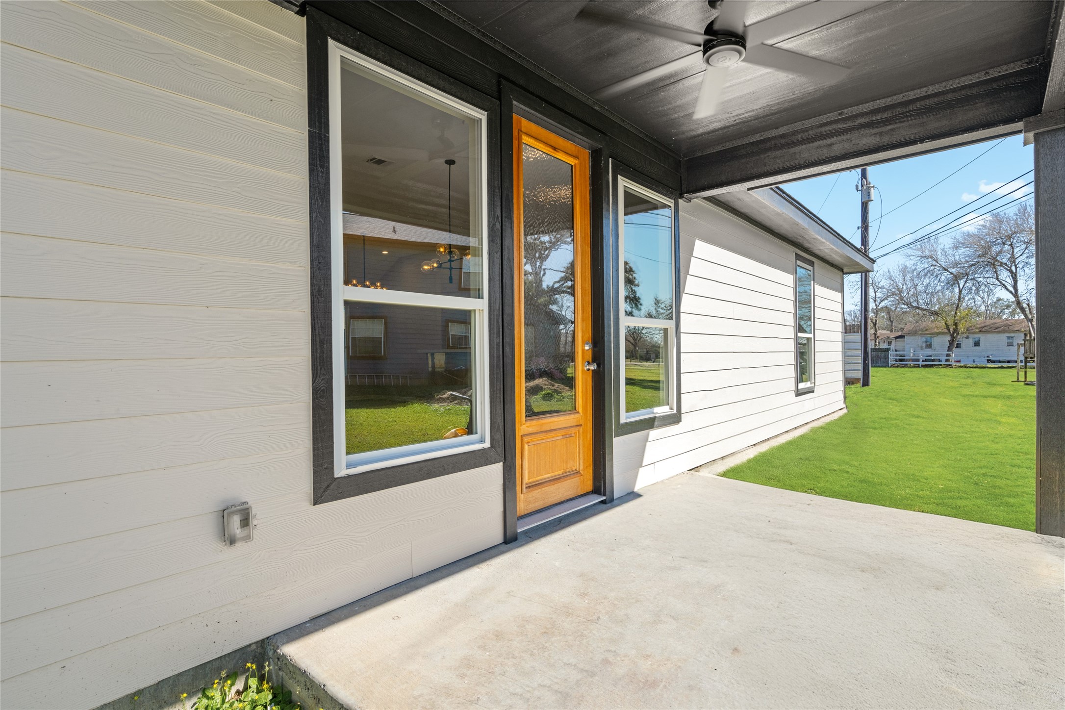 4654 North Teague Street Rosharon, TX 77583 - Photo 46 of 46 Inviting covered patio just off the home, perfect for morning coffee or evening gatherings, blending indoor comfort with outdoor charm.