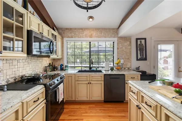 $755,000 | 999 Fairview Avenue, Mount Dora, FL 32757