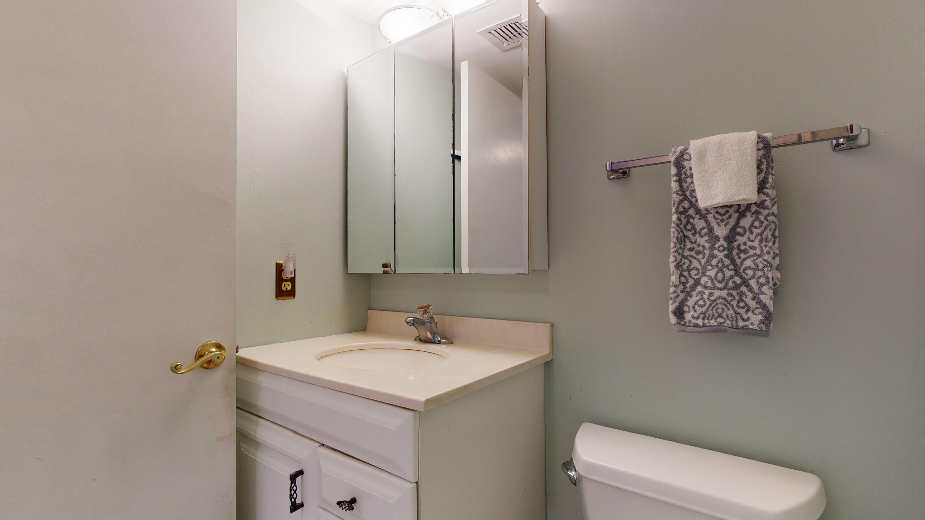 1950 Southwest Palm City Road, Unit 9206 Stuart, FL 34994 - Photo 43 of 82 Powder Room
