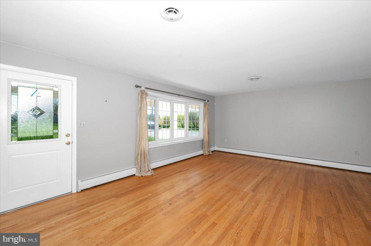 5536 Catholic Church Road Jefferson, MD 21755 - Photo 3 of 67 Living Room