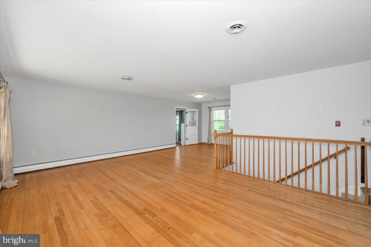 5536 Catholic Church Road Jefferson, MD 21755 - Photo 4 of 67 Living Room