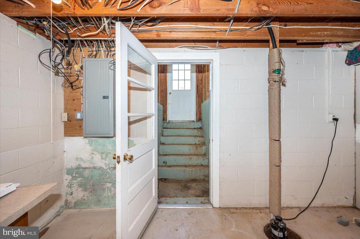 5536 Catholic Church Road Jefferson, MD 21755 - Photo 44 of 67 Walkup Exit to Side of Home