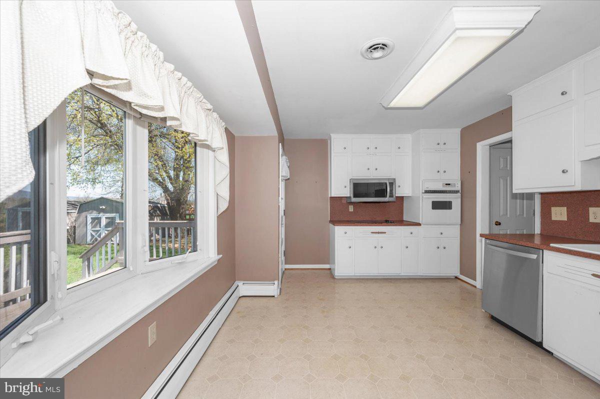 5536 Catholic Church Road Jefferson, MD 21755 - Photo 10 of 67 Kitchen