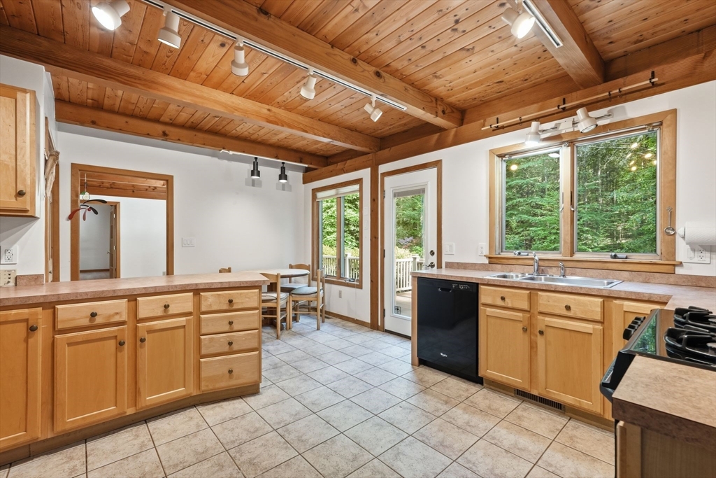 470 Montague Road Sunderland, MA 01375 - Photo 13 of 42