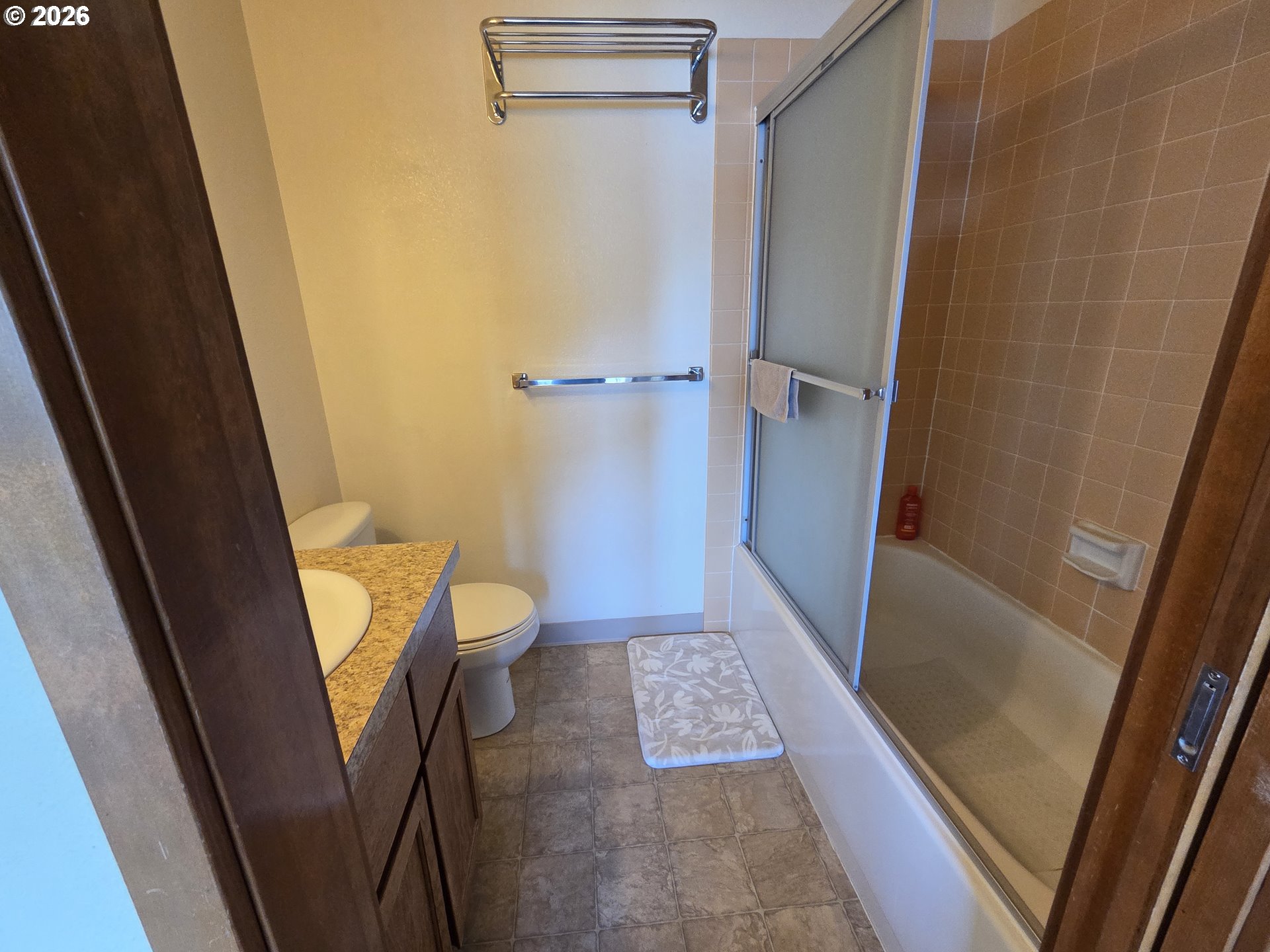 94304 Wedderburn Loop, Unit 414 Gold Beach, OR 97444 - Photo 12 of 19 Owner's Suite Bathroom