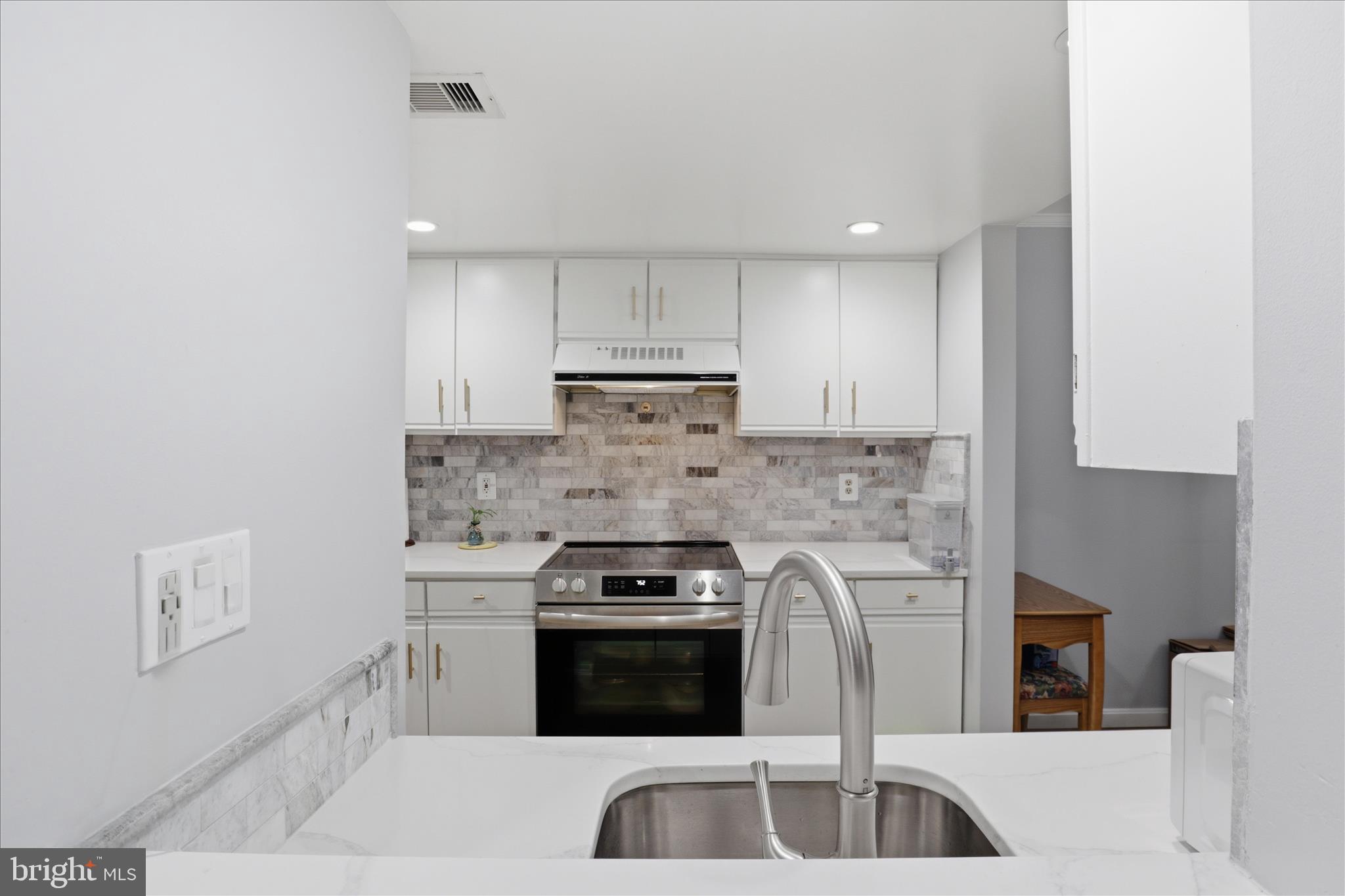 12918 Grays Pointe Road Fairfax, VA 22033 - Photo 11 of 26