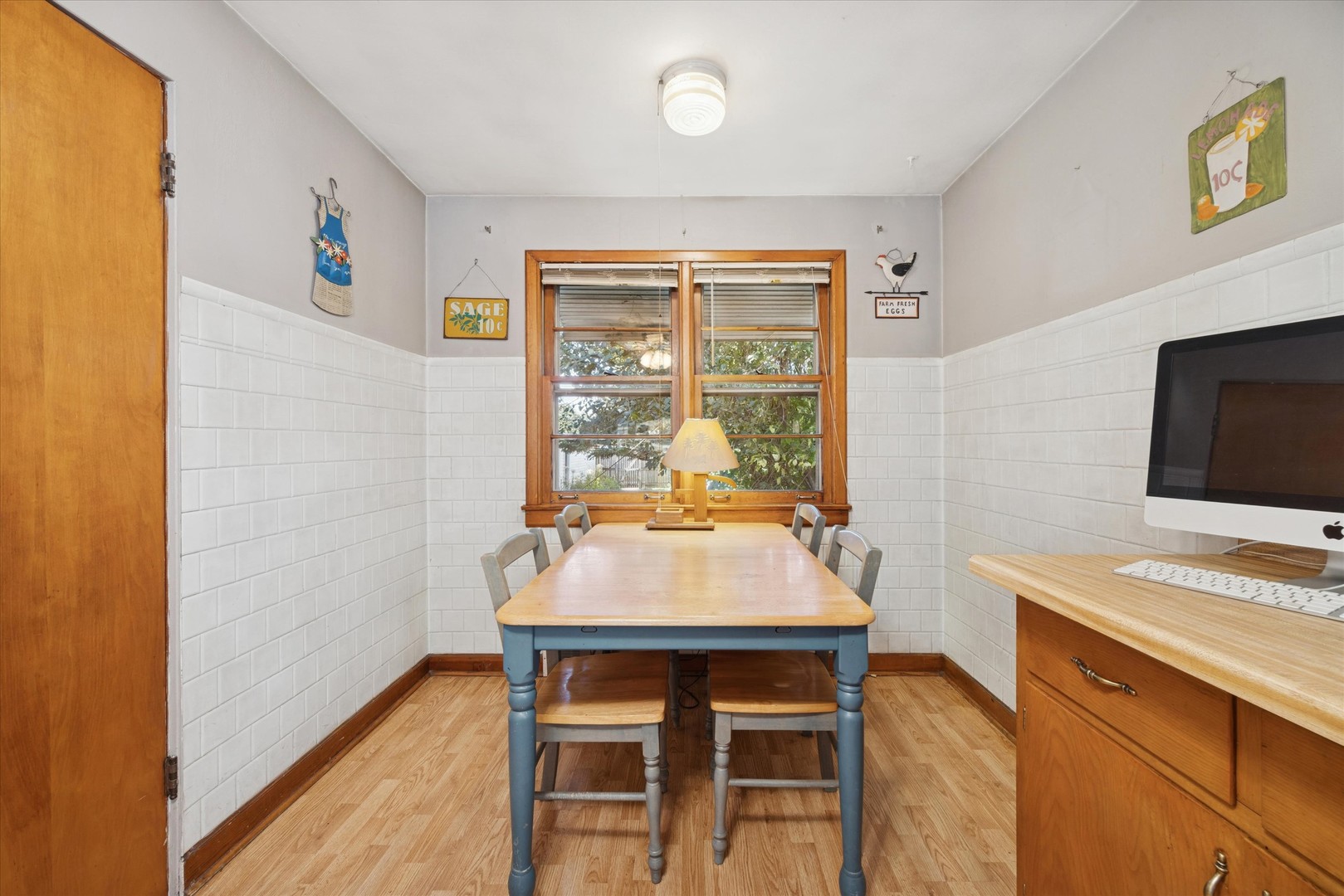 3334 Prairie Avenue Brookfield, IL 60513 - Photo 7 of 18 a dining room with a table and chairs