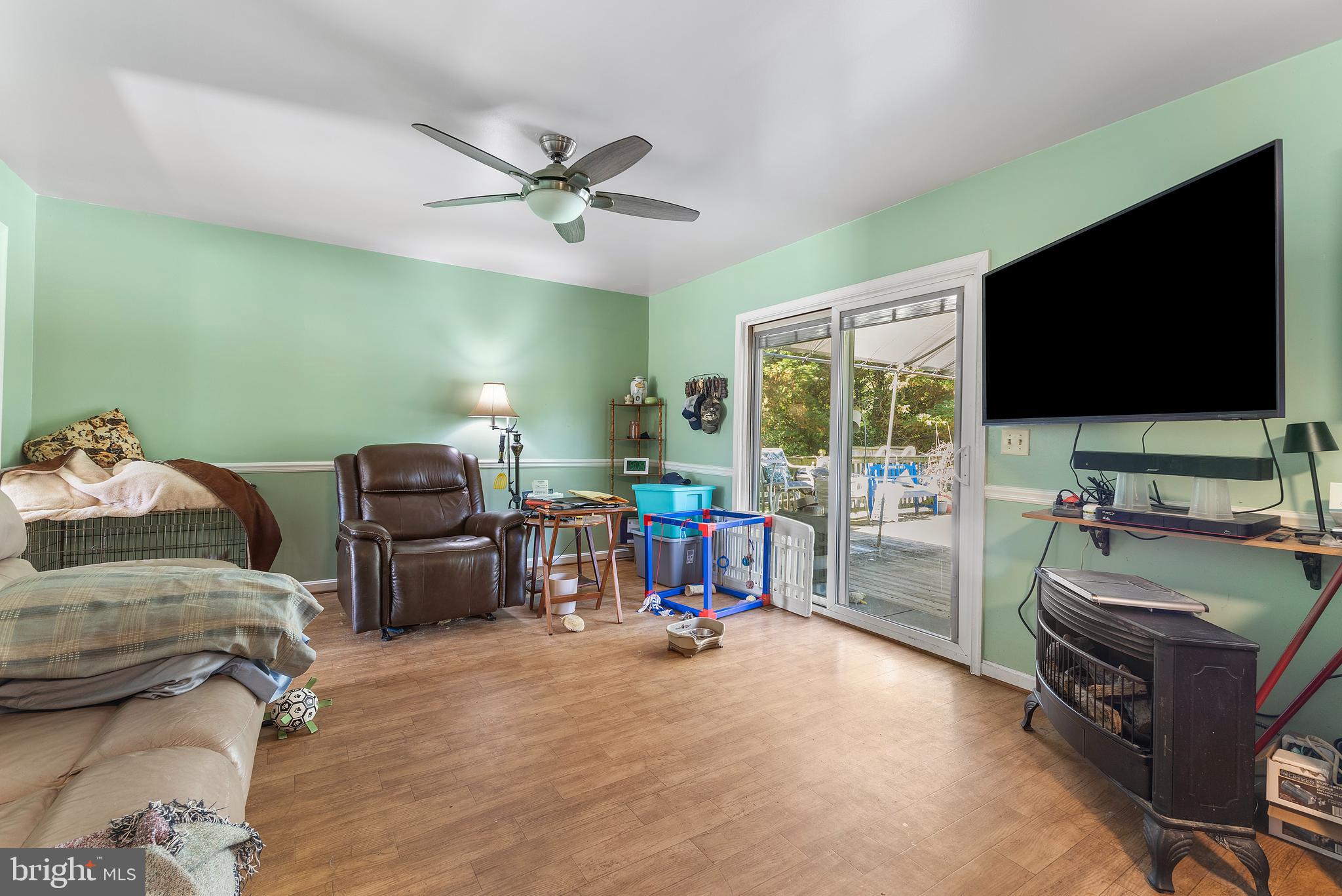 7112 East New Market Ellwood Road Hurlock, MD 21643 - Photo 20 of 41 a living room with furniture and a flat screen tv