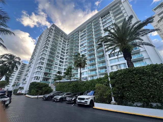 $379,000 | 1000 West Avenue, Unit 215, Miami Beach, FL 33139