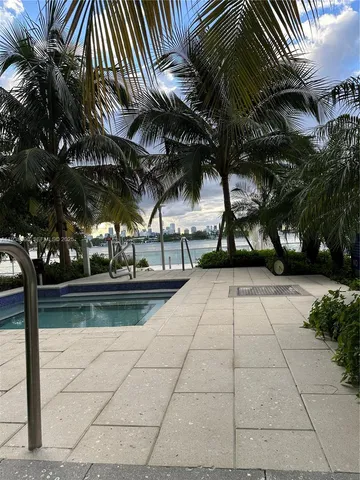 $379,000 | 1000 West Avenue, Unit 215, Miami Beach, FL 33139