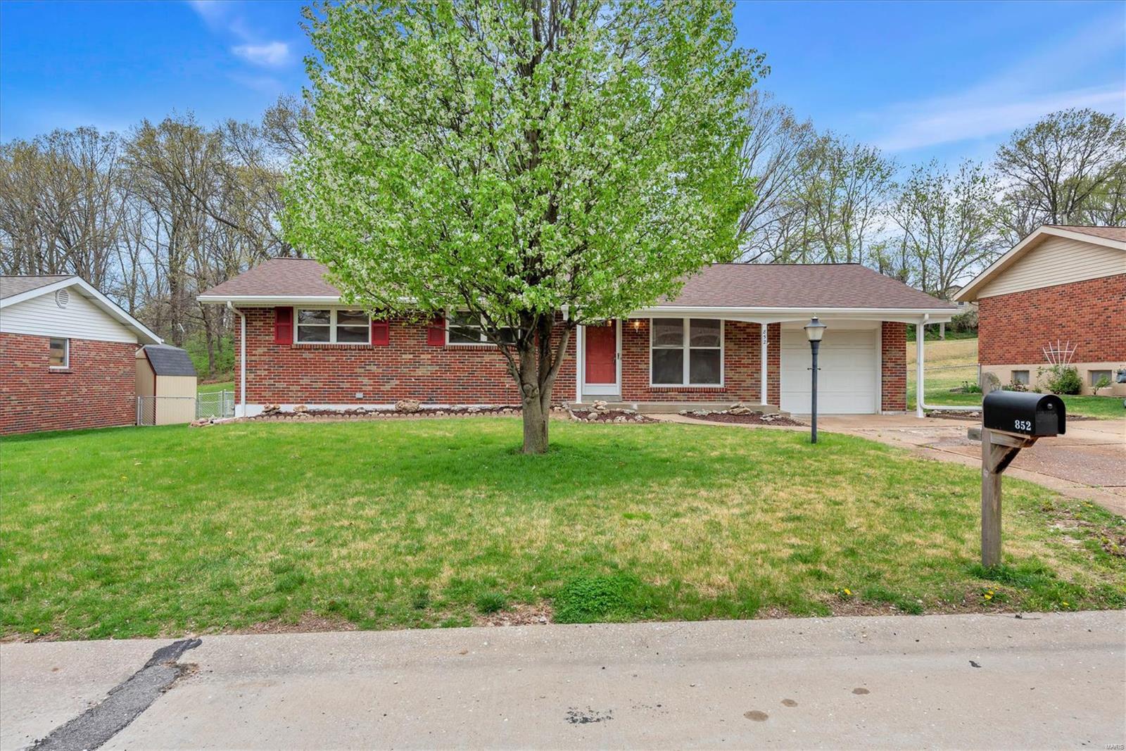 852 Ricewood Drive St. Louis, MO 63129 - Photo 1 of 26 Gallery Image 1