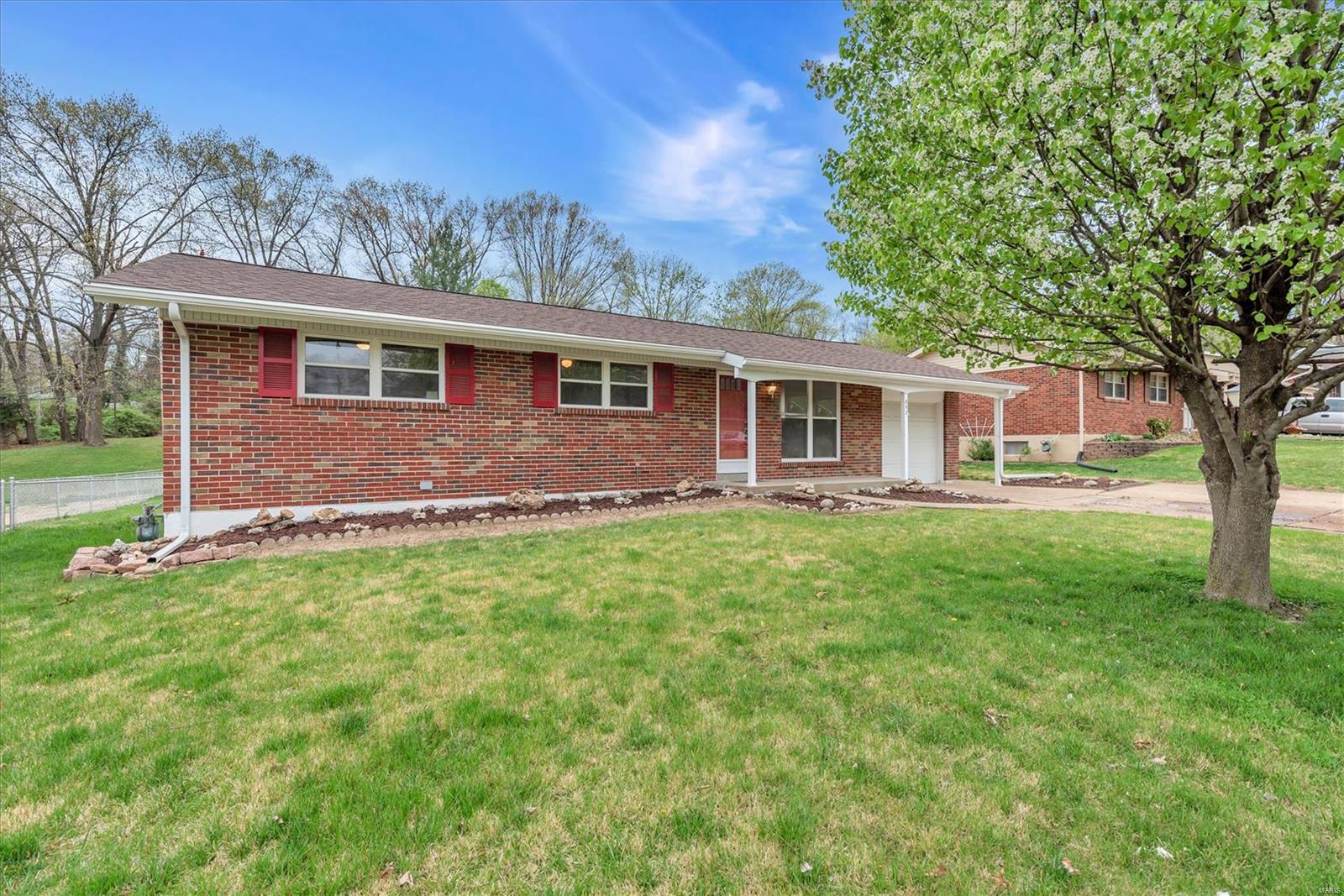 852 Ricewood Drive St. Louis, MO 63129 - Photo 2 of 26 Gallery Image 2