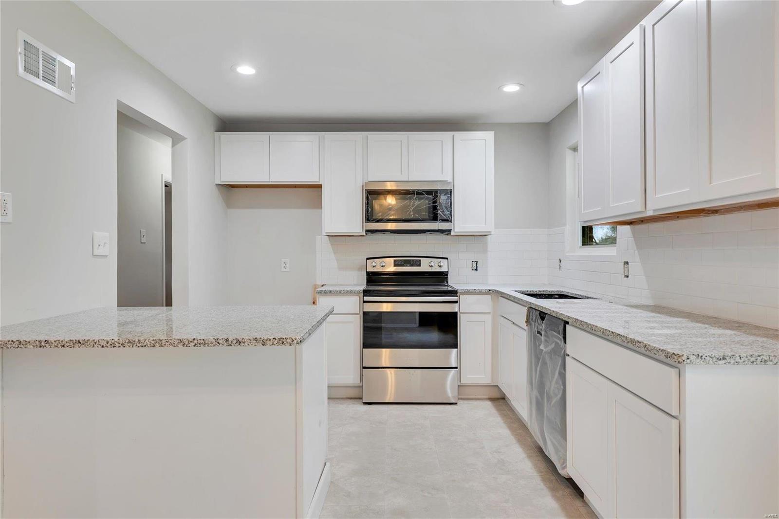 852 Ricewood Drive St. Louis, MO 63129 - Photo 11 of 26 Gallery Image 11