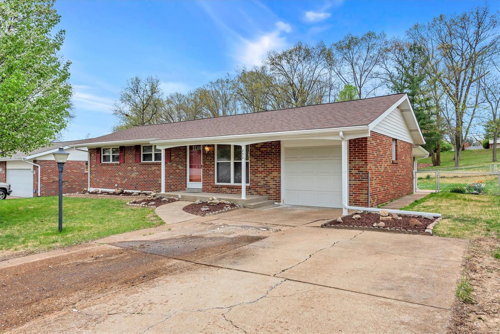 852 Ricewood Drive St. Louis, MO 63129 - Photo 3 of 26 Gallery Image 3