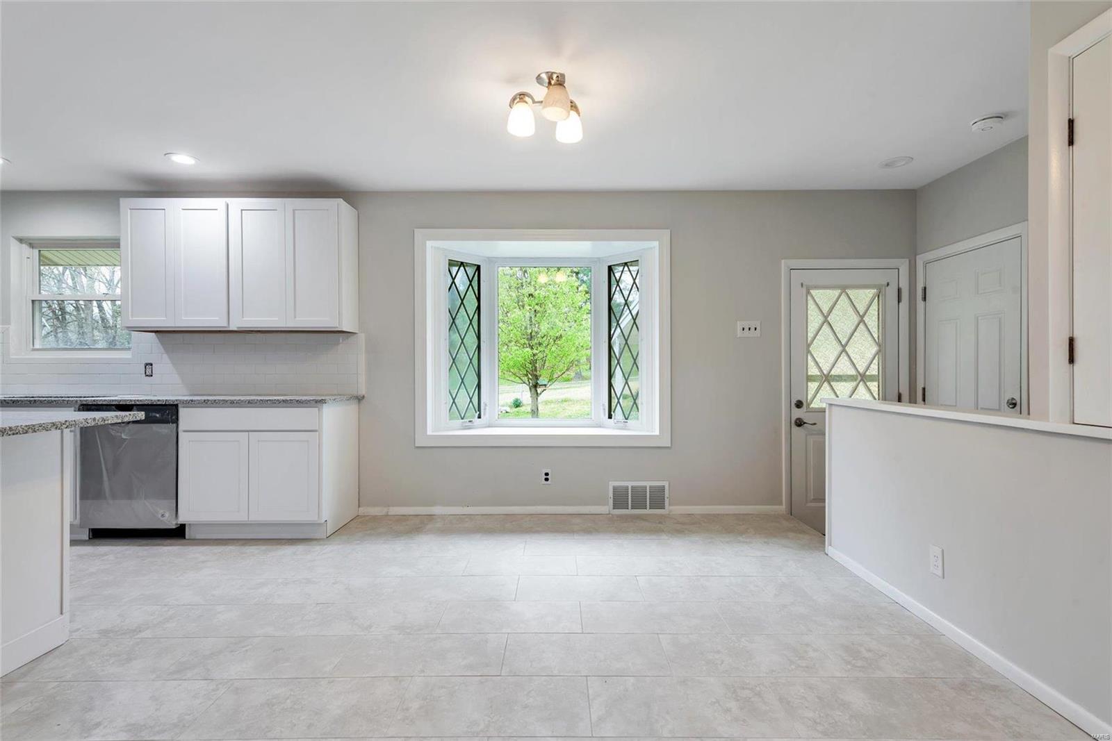 852 Ricewood Drive St. Louis, MO 63129 - Photo 7 of 26 Gallery Image 7