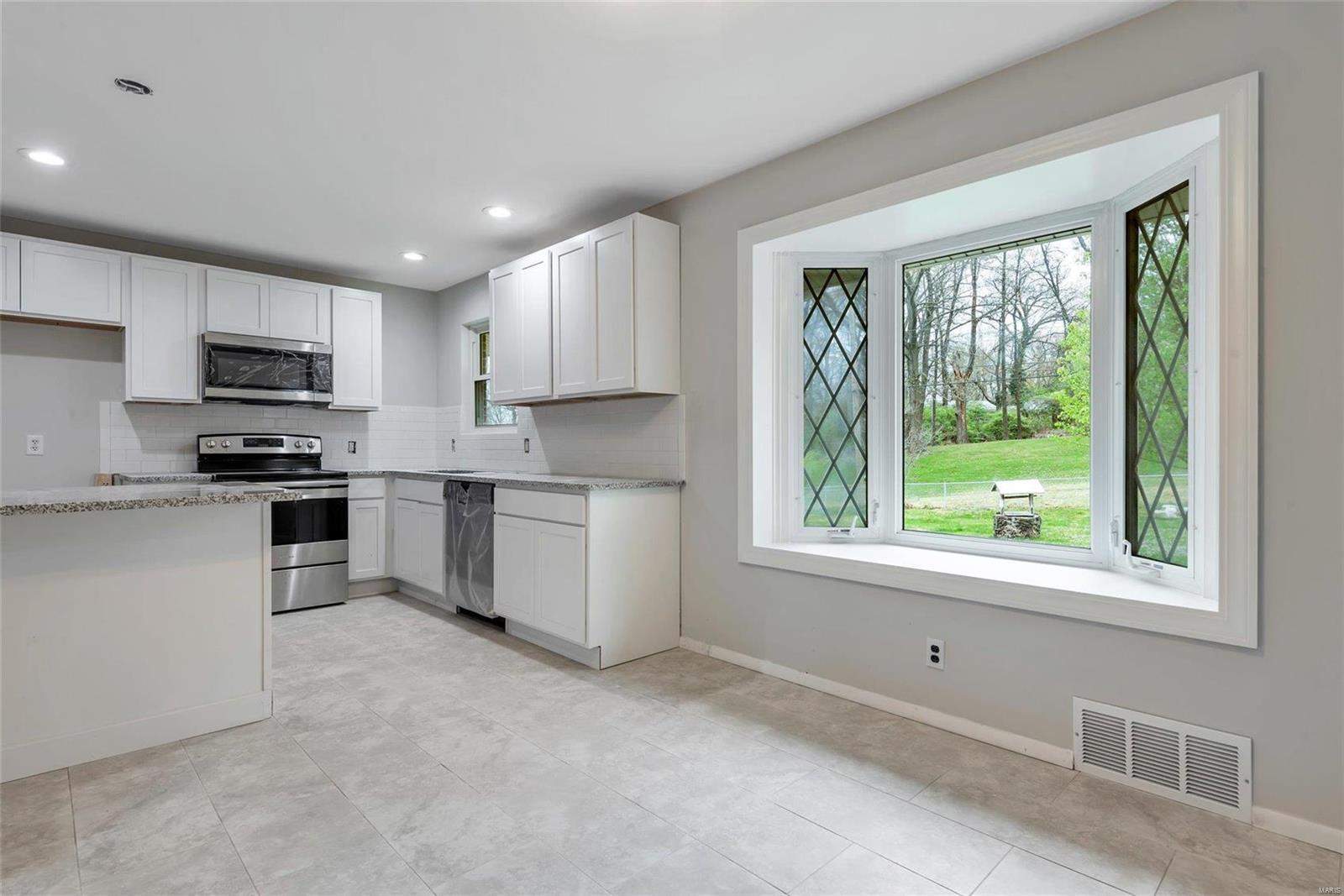 852 Ricewood Drive St. Louis, MO 63129 - Photo 8 of 26 Gallery Image 8