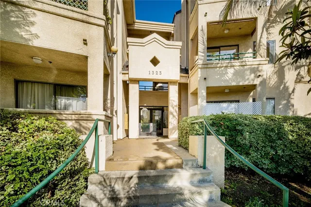 $2,700 | 1323 East Broadway, Unit 303, Glendale, CA 91205