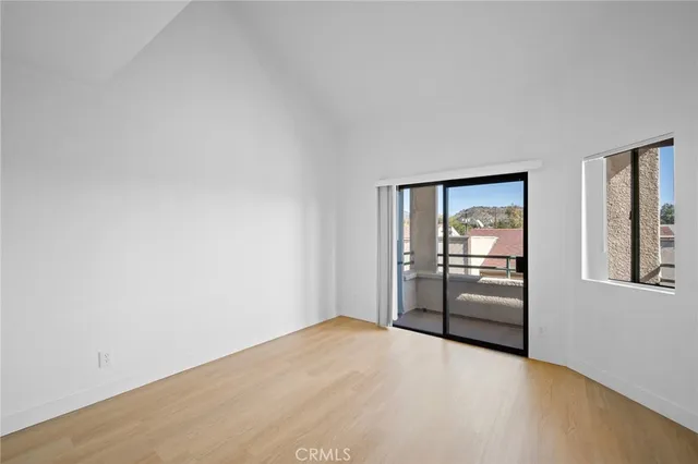 a view of empty room with front door