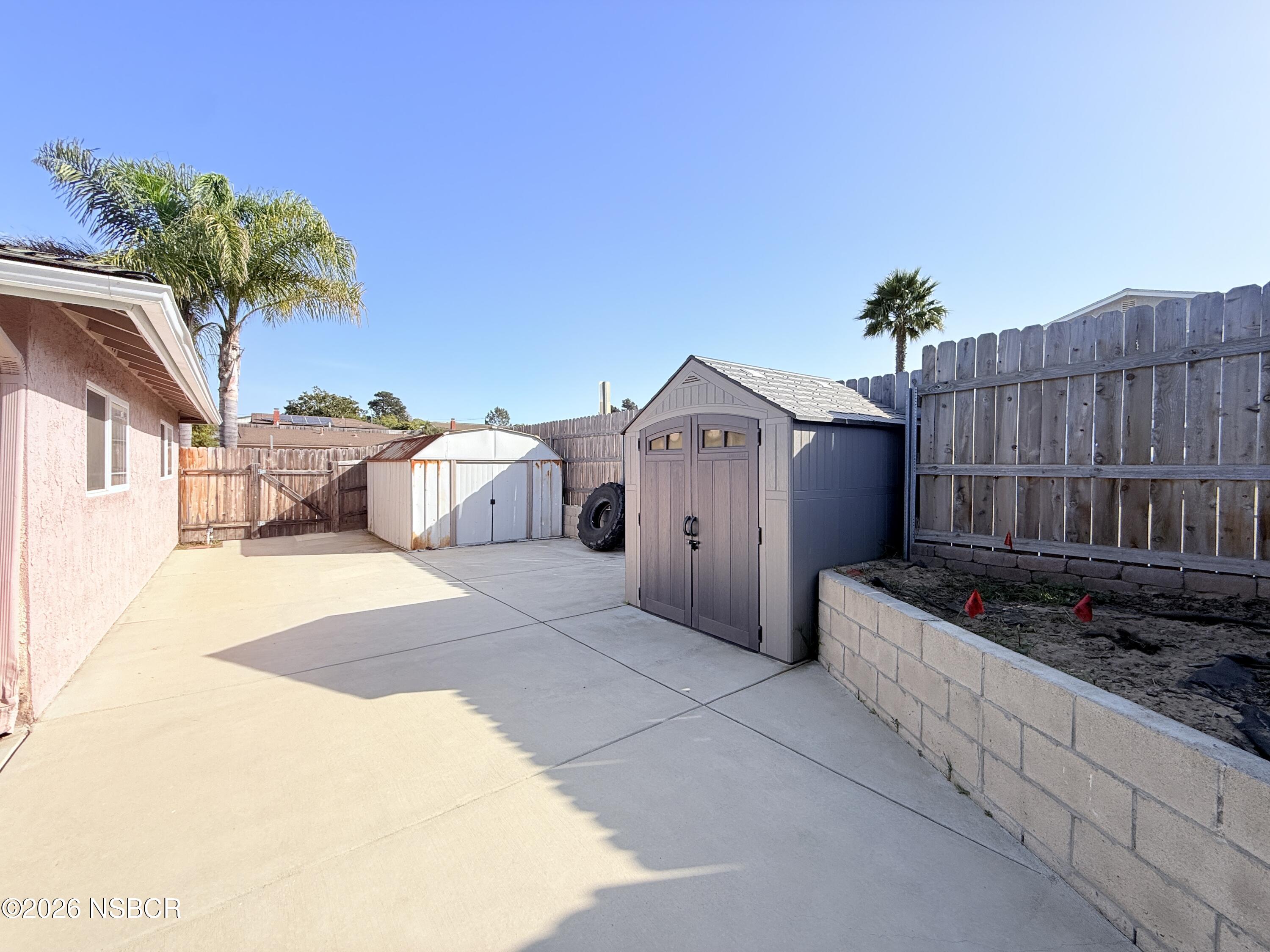4031 Hillview Road Santa Maria, CA 93455 - Photo 13 of 16 a spacious bathroom with a sink and a mirror