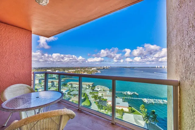 a view of a walk in closet