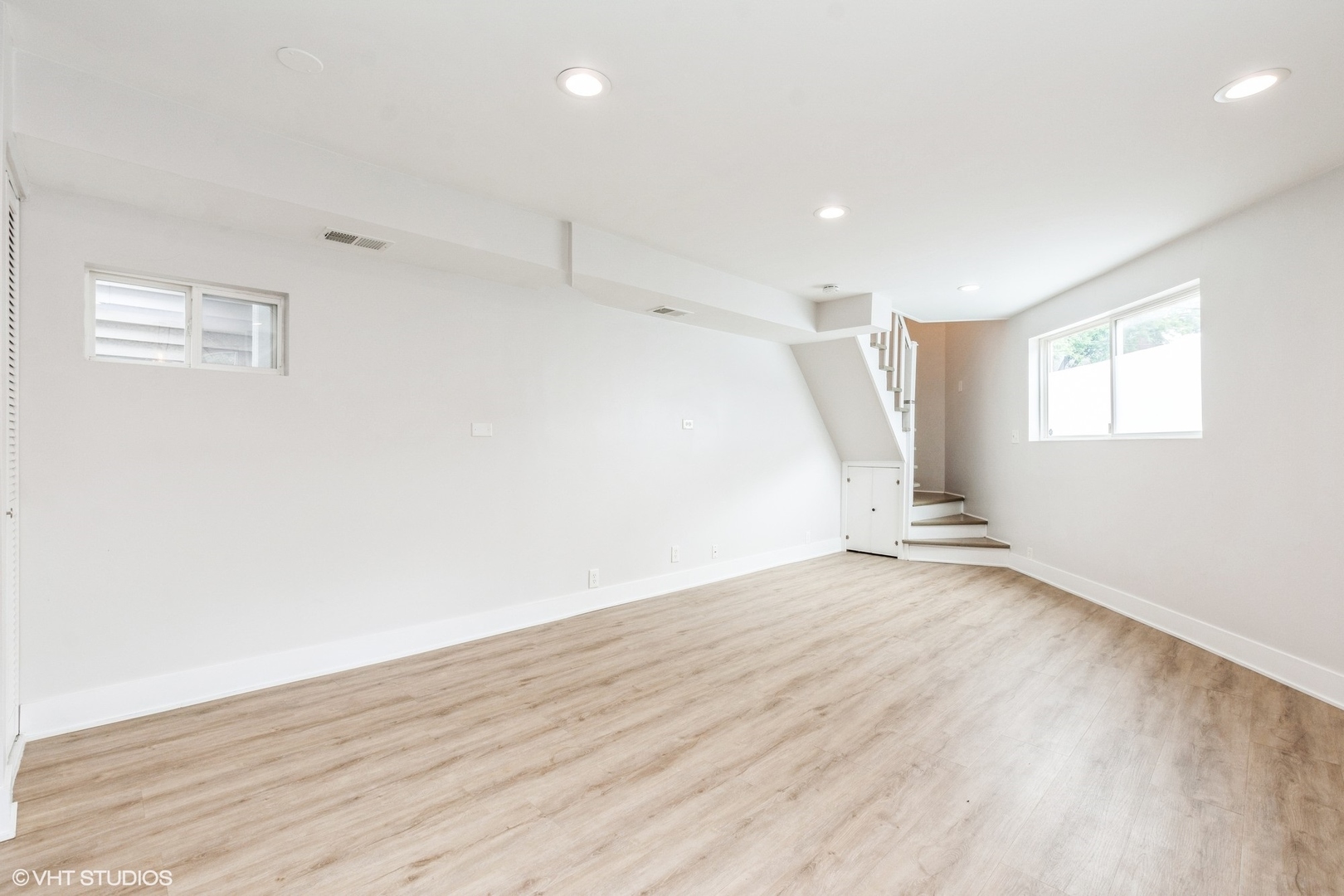 2909 North Ridgeway Avenue Chicago, IL 60618 - Photo 32 of 46