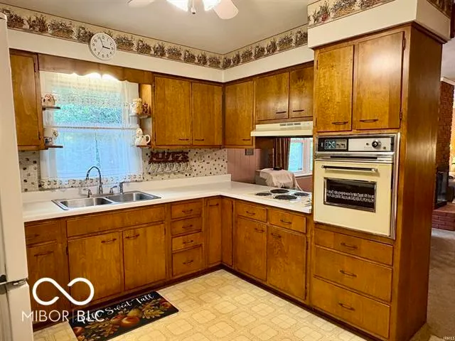 $235,000 | 1301 North County Road 650 East, Selma, IN 47383