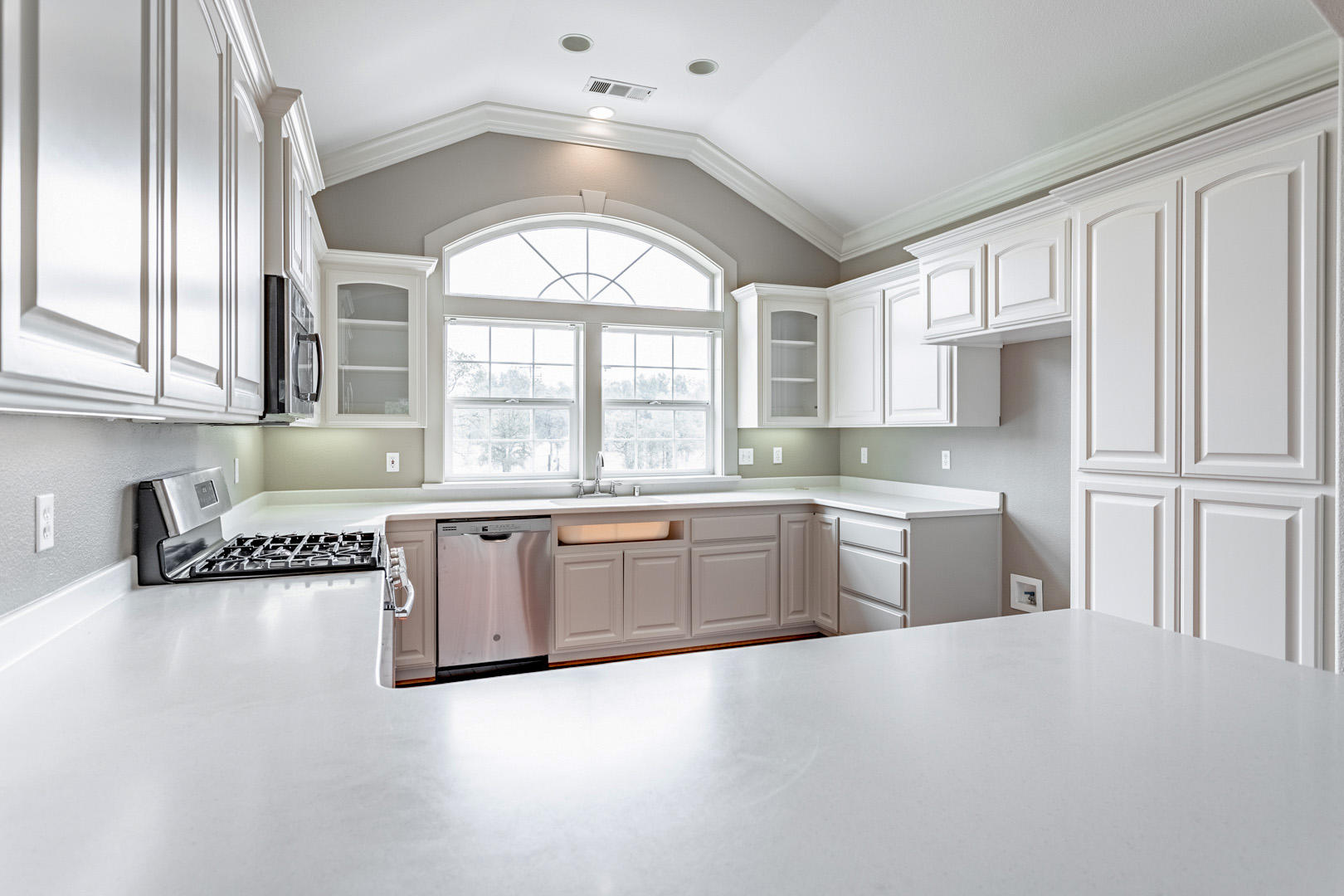 11800 Quartz Hill Road Redding, CA 96003 - Photo 12 of 70 12 kitchen