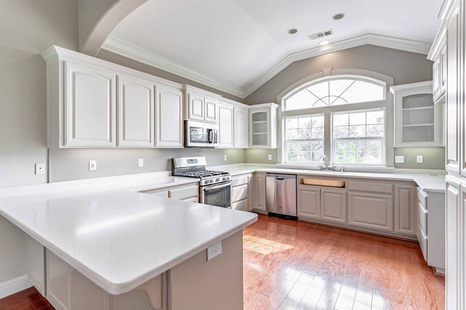 11800 Quartz Hill Road Redding, CA 96003 - Photo 13 of 70 13 kitchen