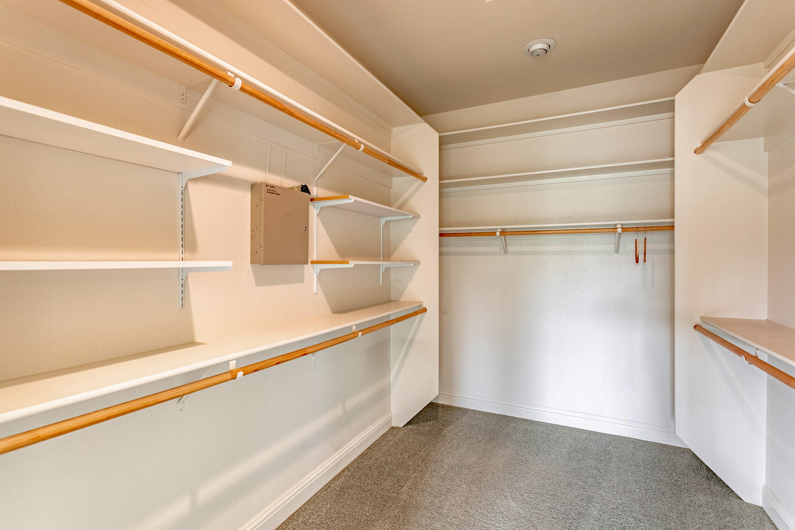 11800 Quartz Hill Road Redding, CA 96003 - Photo 17 of 70 30 master closet