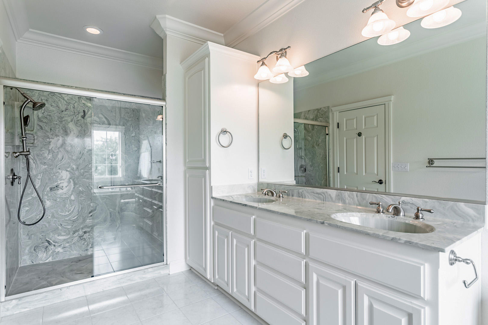 11800 Quartz Hill Road Redding, CA 96003 - Photo 19 of 70 35 master bath