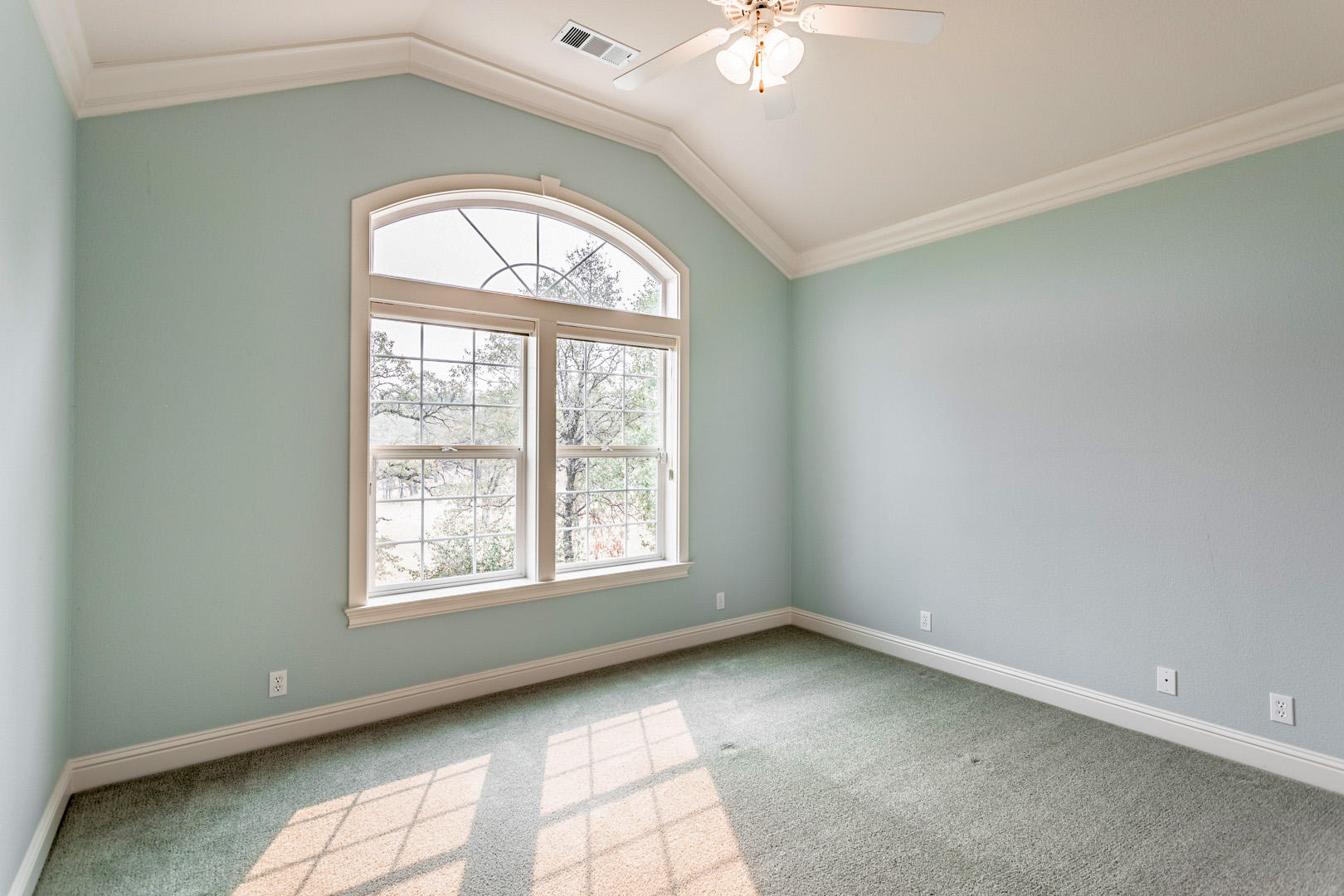 11800 Quartz Hill Road Redding, CA 96003 - Photo 22 of 70 40 bed 2
