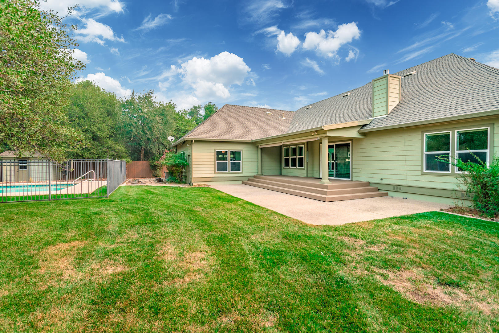 11800 Quartz Hill Road Redding, CA 96003 - Photo 27 of 70 56 backyard