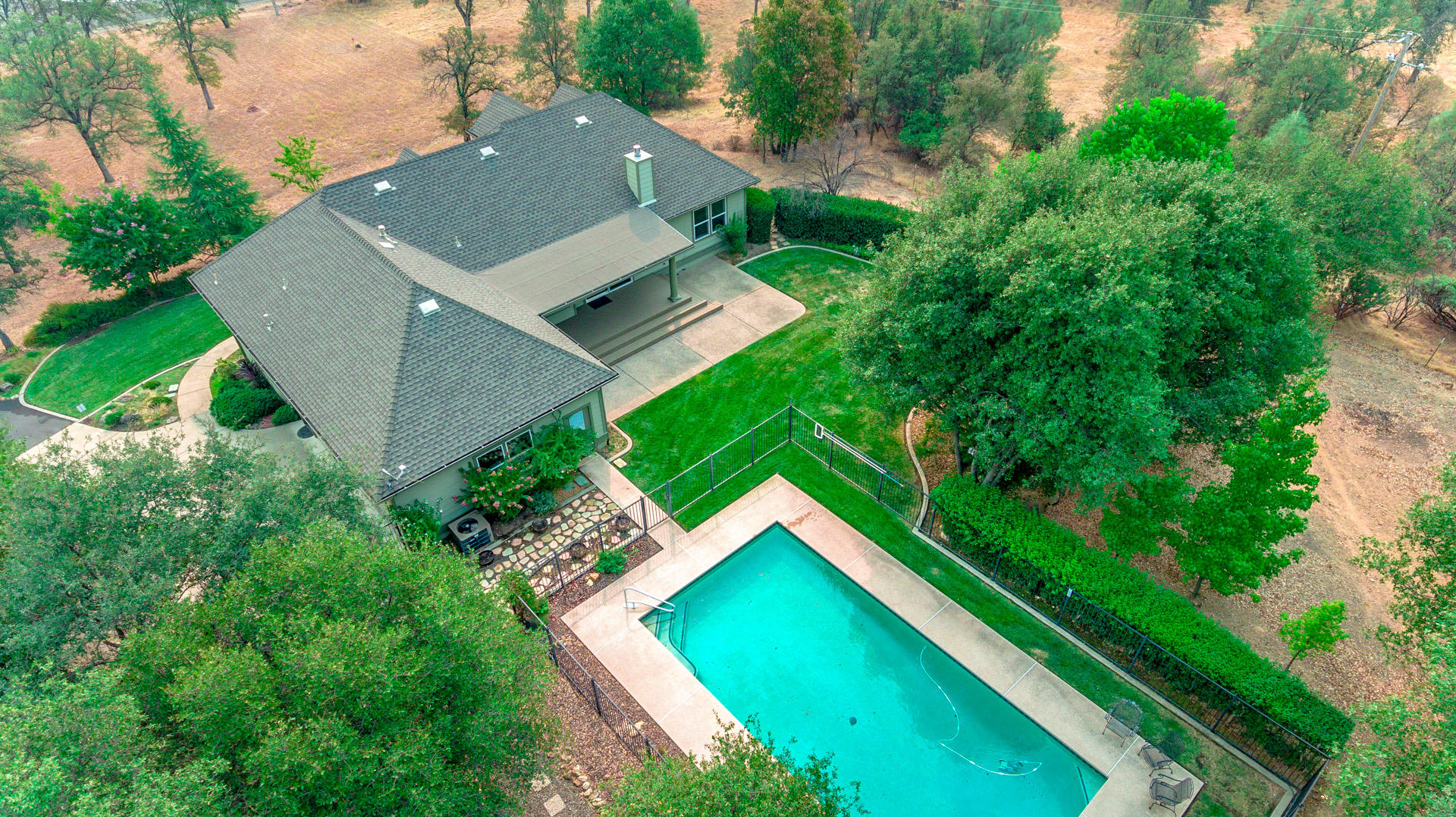 11800 Quartz Hill Road Redding, CA 96003 - Photo 34 of 70 72 drone backyard