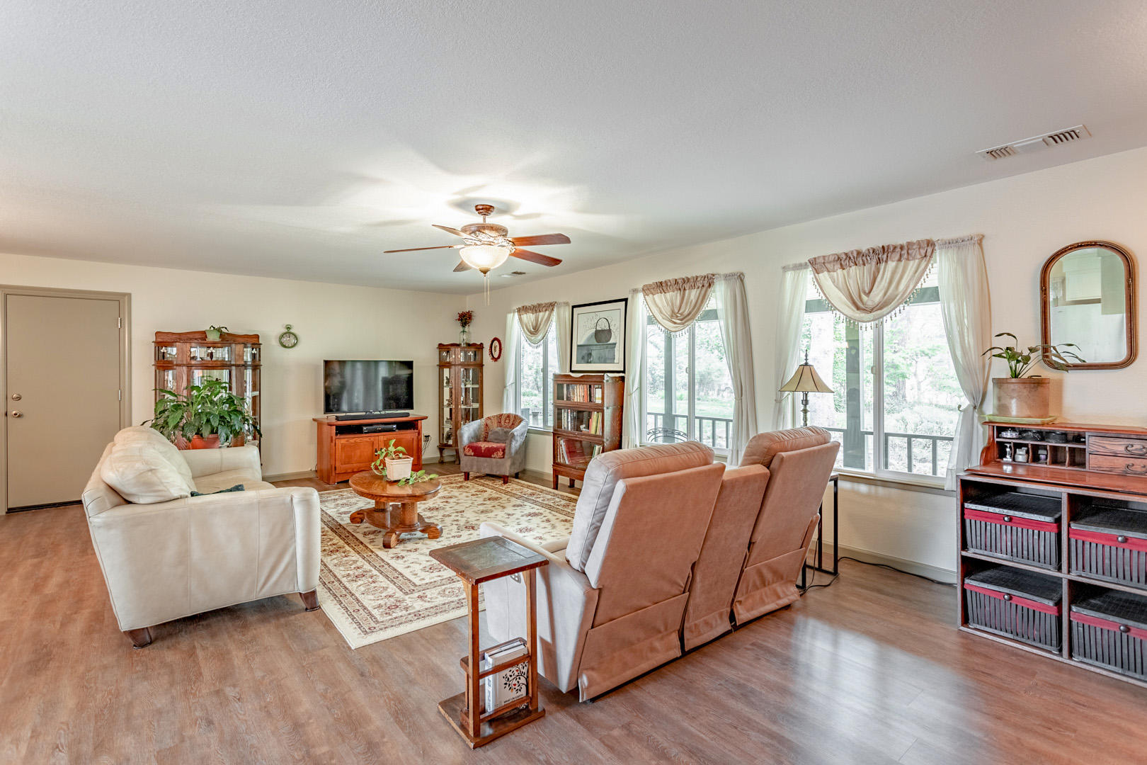 11800 Quartz Hill Road Redding, CA 96003 - Photo 36 of 70 6 living