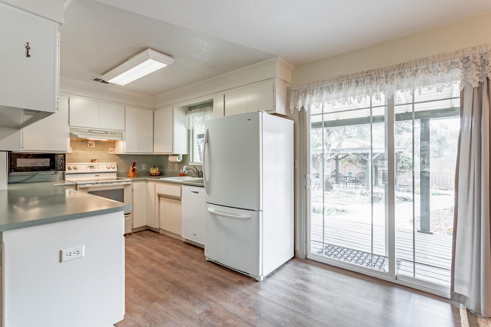11800 Quartz Hill Road Redding, CA 96003 - Photo 38 of 70 12 kitchen