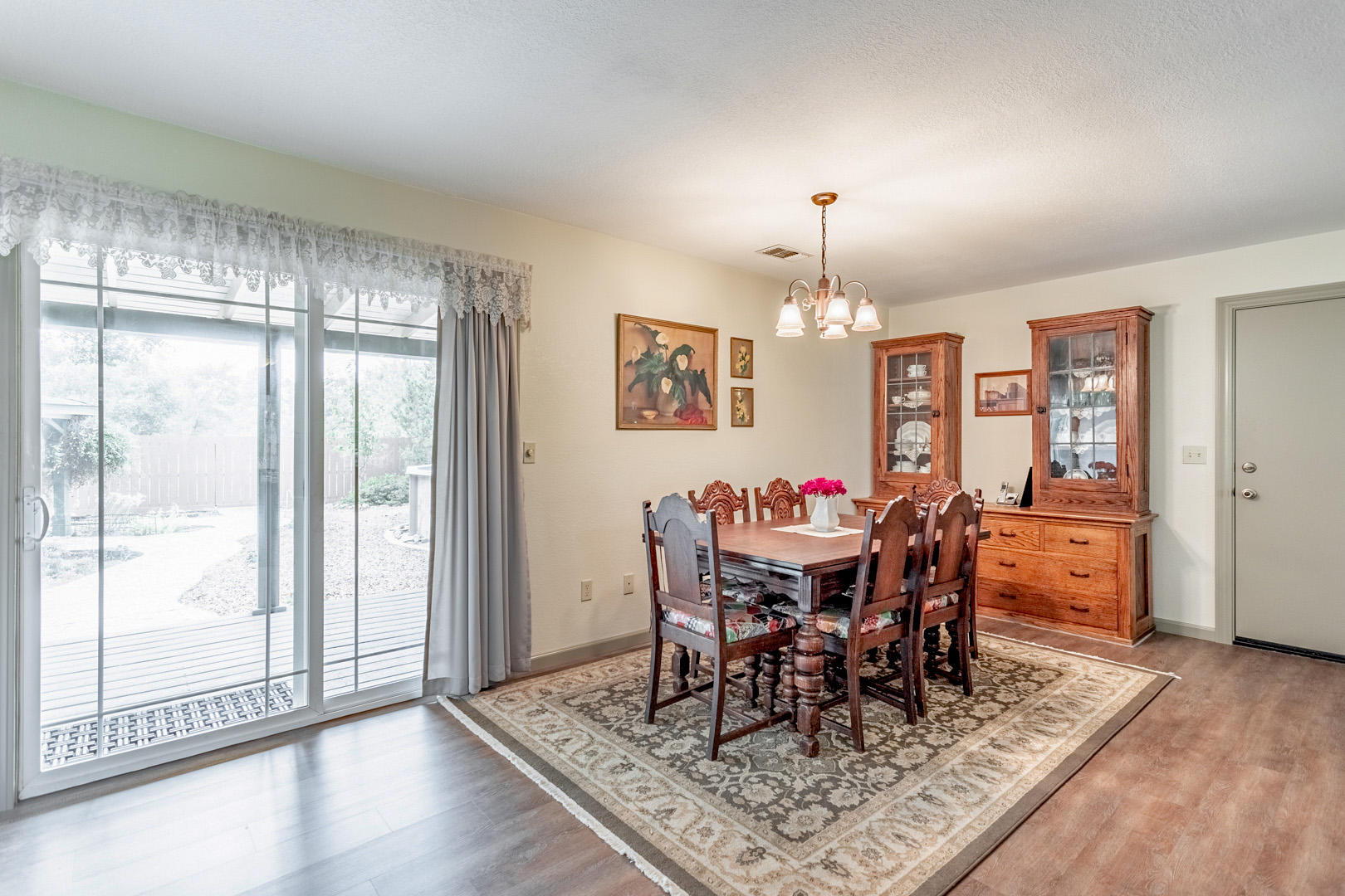 11800 Quartz Hill Road Redding, CA 96003 - Photo 40 of 70 20 dining