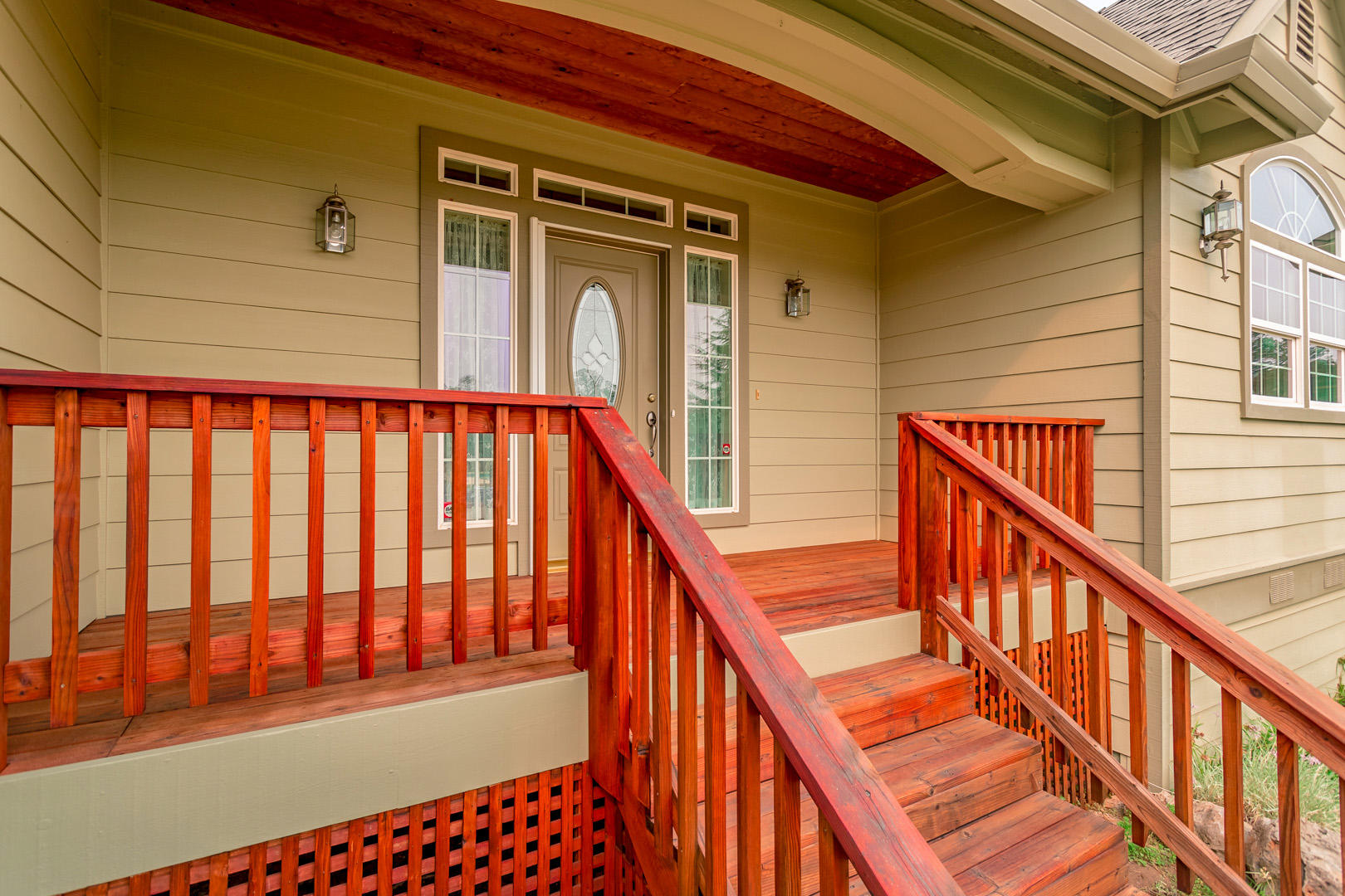 11800 Quartz Hill Road Redding, CA 96003 - Photo 4 of 70 4 front entry
