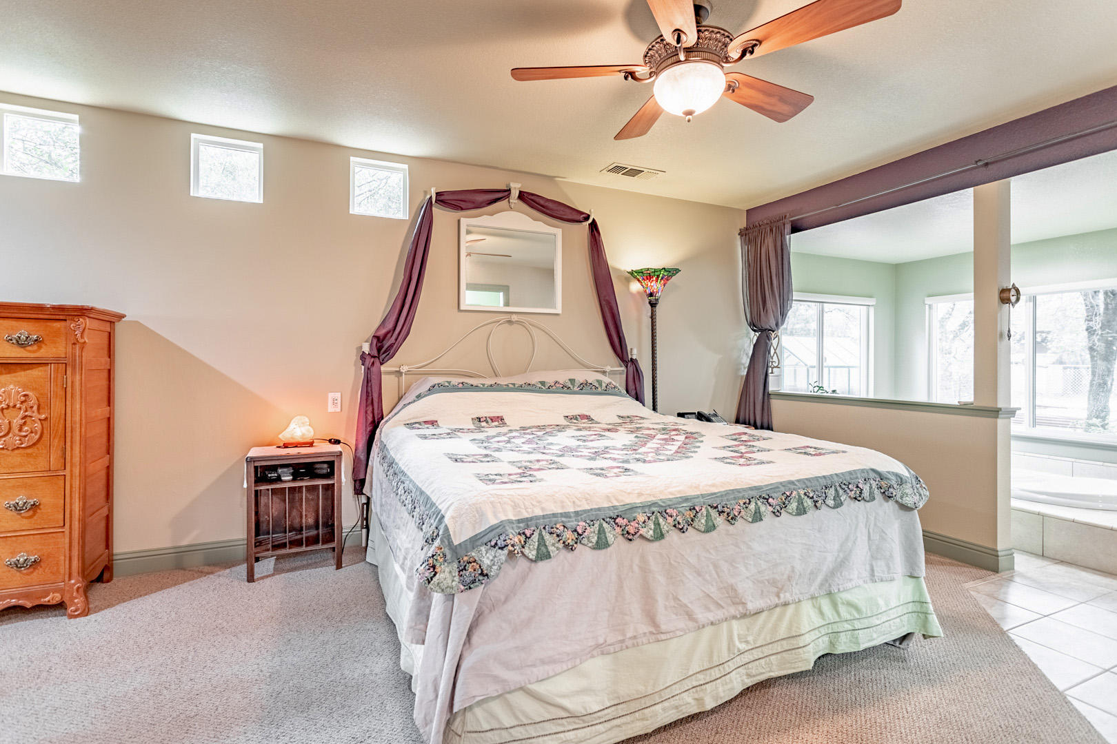11800 Quartz Hill Road Redding, CA 96003 - Photo 41 of 70 28 master bed